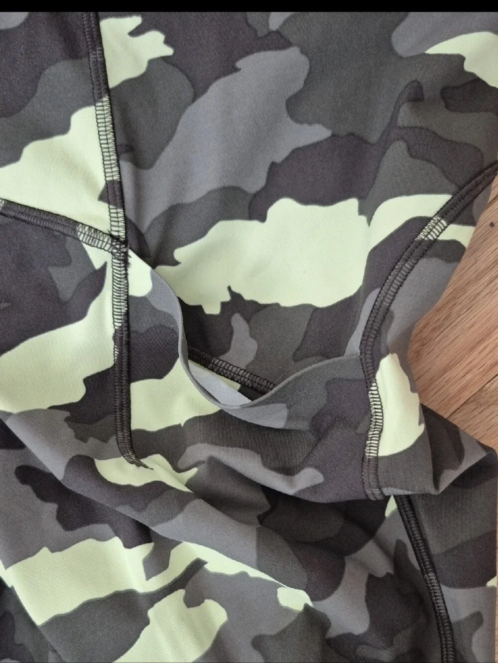 NWOT Lululemon Green Camo Leggings w Pockets Sz 14